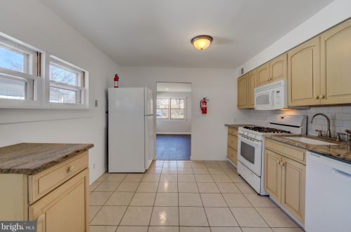 3 Scarsdale Ave, Trenton NJ  08618-1921 exterior