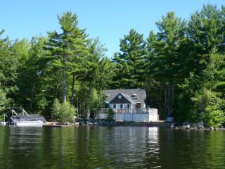 82 Shore Dr, Wakefield, NH 03830-3840