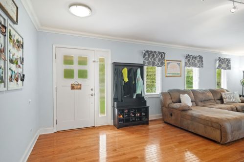 460 Carman Ave, Buffalo Grove, IL 60089-6901