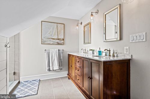 114 Kings Hwy, Tavistock NJ 08033-1981 exterior