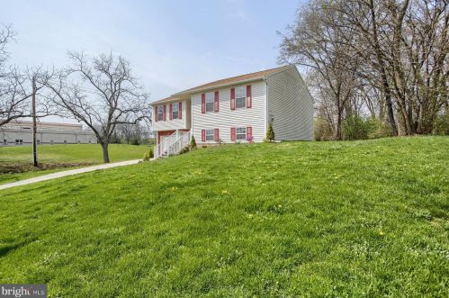 1003 Rebecca St, Carlisle, PA 17013-1631