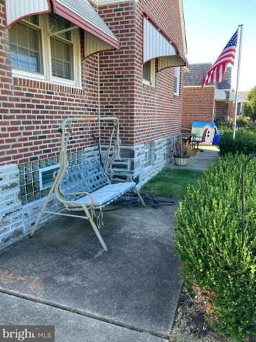 7825 Brous Ave, Philadelphia, PA 19152-3508