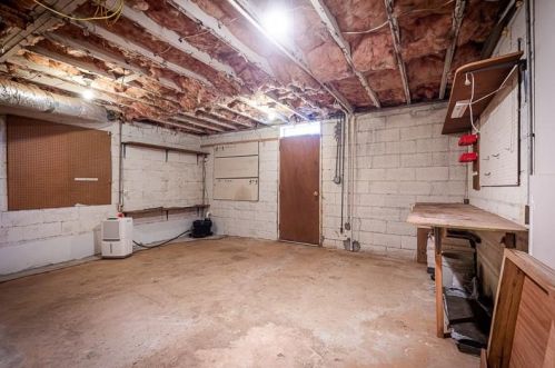 825 Moores Mill Rd, Atlanta GA  30327-1544 exterior