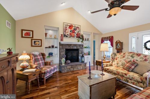 2360 Vw Dr, Lancaster PA  17602-1016 exterior