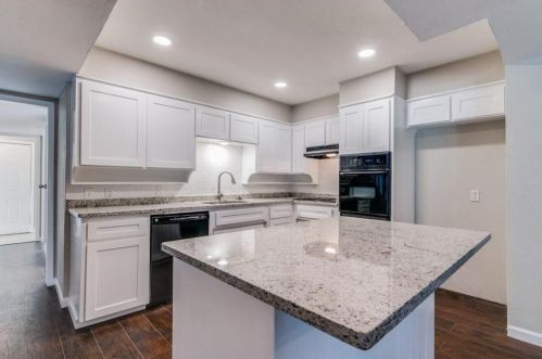 1700 Warren Ln, Fort Worth TX  76112-5723 exterior