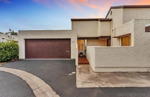 1509 Bobwhite Ln, El Cajon, CA 92020-1406