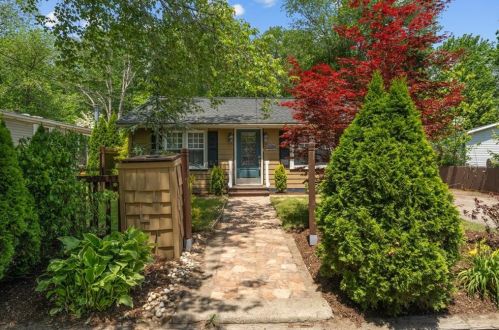 17 Bailey Dr, West Greenwich, RI 02817-1733