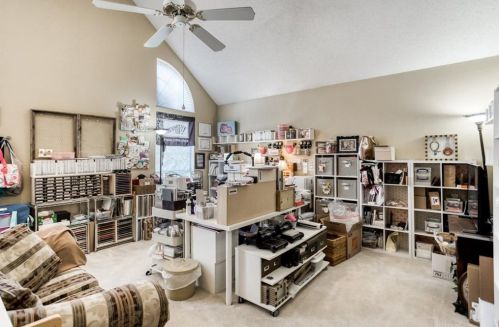 2210 Meadowstone Dr, Carrollton TX 75006-2642 exterior