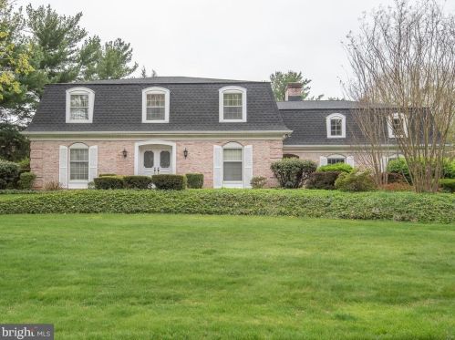 655 Steinman Dr, Lancaster, PA 17603-2351