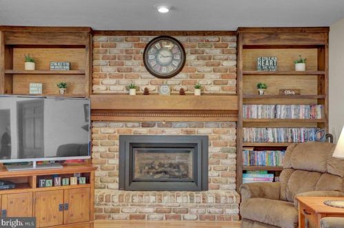 202 Suncrest Rd, Lancaster PA  17601-4835 exterior