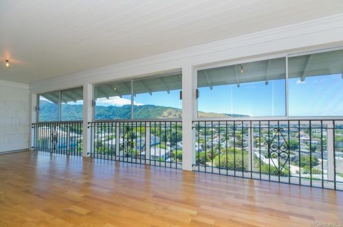 2021 Kakela Dr, Honolulu HI  96822-2158 exterior