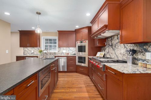 520 End Ave, Tavistock NJ  08033-2630 exterior