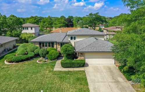 410 79th St, Willowbrook IL  60527-2406 exterior