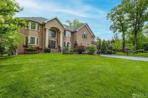 31 Oak Grove Ln, Edison, NJ 08820-3620