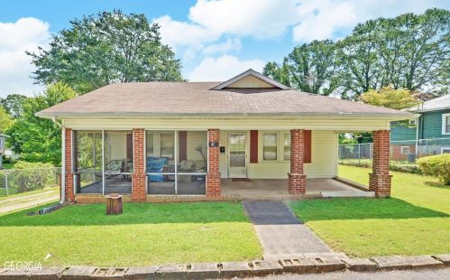 41 Forest Ave, Toccoa, GA 30577-2253