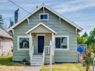 8052 Knight, Portland OR  97206-5863 exterior