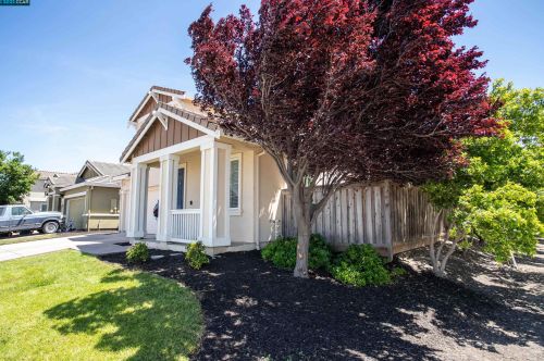 472 Twilight St, Vacaville, CA 95688-8818