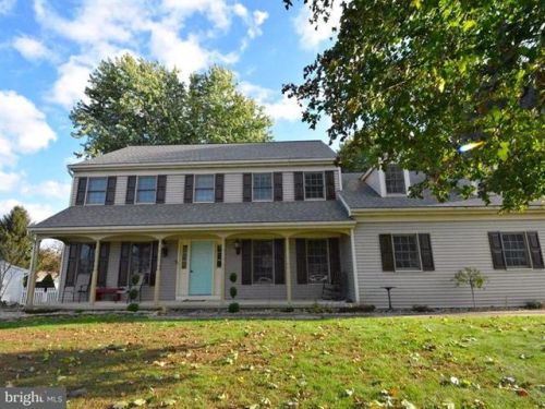 85 Brookfield Dr, Ephrata, PA 17522-8804