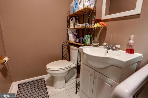 241 Cherry St, Lancaster PA  17602-2725 exterior