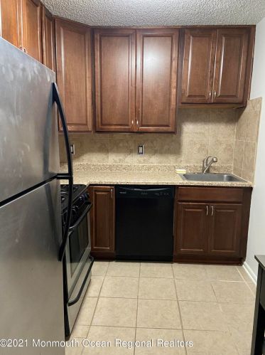 91 Des Moines Ct, Tinton Falls NJ  07712-3171 exterior