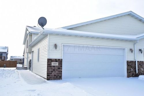 1005 36th Ave, Moorhead, MN 56560-6123