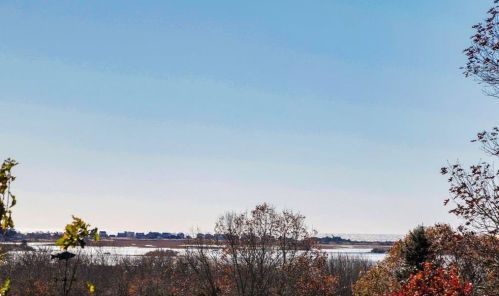 16 Sea View Dr, Charlestown, RI 02813-1834