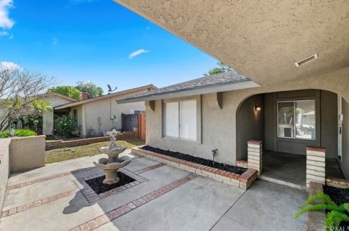 9850 Mcnicholl Dr, Riverside CA  92503-5521 exterior