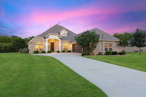 147 Las Colinas Trl, Aubrey, TX 76227-1720
