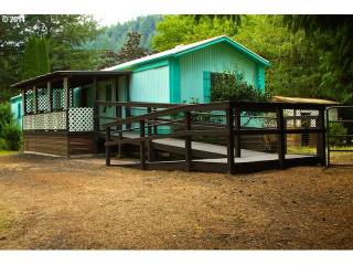 129 Steelhead Dr, Elkton, OR 97436-9643