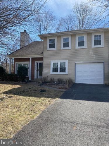 6005 Phillipp Ct, Woodbridge, VA 22193-3922