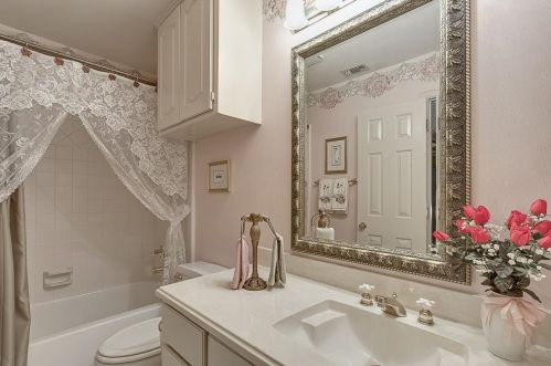 2212 Vly Vw Dr, Cedar Hill TX 75104-6712 exterior