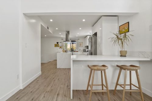 15751 Morrison St, Van Nuys CA  91436-1543 exterior