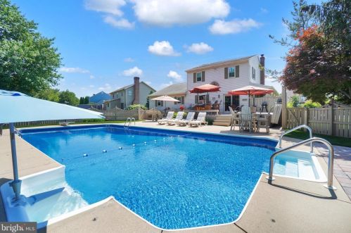 2009 Golden Eagle Dr, York, PA 17408-9486