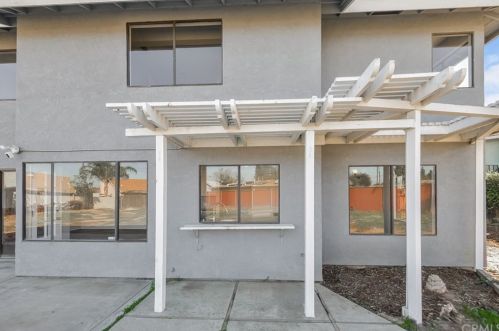 11211 Green Arbor Dr, Riverside CA  92505-2532 exterior