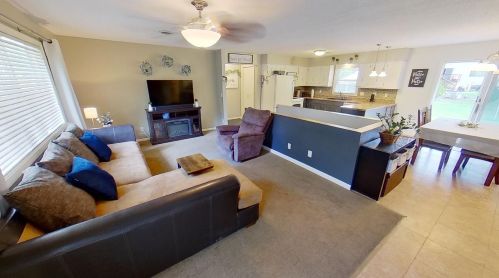 112 Thomas Ave, Marshall, MN 56258-3402