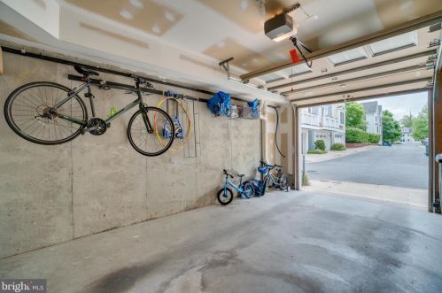 8916 Ct Way, Silver Spring MD 20910-2276 exterior