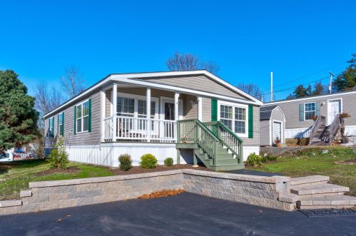 6 Pinto Ln, Londonderry, NH 03053-4405
