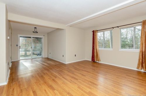 3 Meadow Ave, Woodbury, CT 06798-3921
