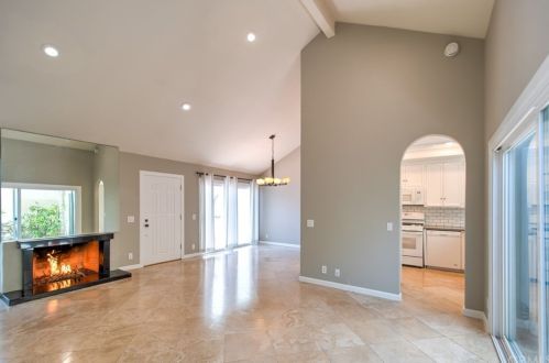19 Woodland Dr, Irvine CA  92604-4534 exterior