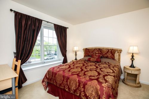 9 Nestlewood Way, Princeton NJ  08540-6132 exterior