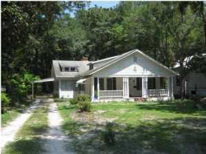 1317 Wichman St, Walterboro SC  29488-3152 exterior