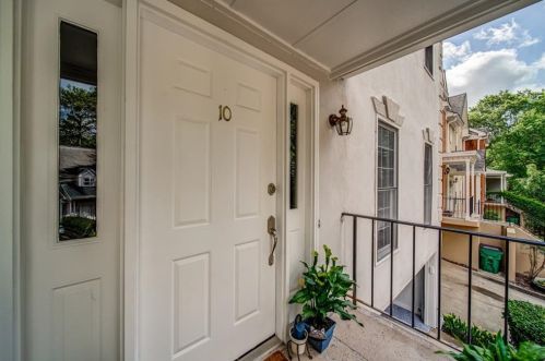 10 Forest Ridge Ct, Atlanta, GA 30350-1801