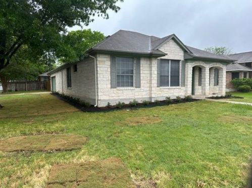 12101 Buckingham Gate Rd, Austin TX  78748-1945 exterior