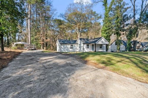 2525 Hood Ave, Atlanta GA  30318-6143 exterior