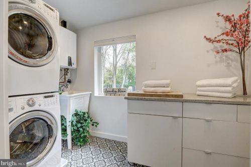 15009 Snowden Dr, Silver Spring MD 20905-5663 exterior