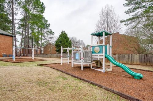 202 Brittany Ct, Duluth GA  30096-2672 exterior