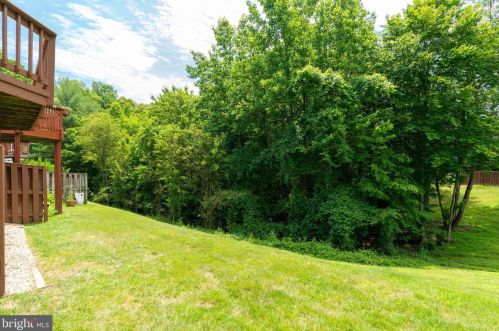 8725 Stone Hill Pl, Springfield VA  22153-1718 exterior