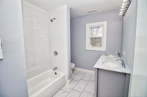 5 Walnut Ave, Huntington CT  06484-2913 exterior