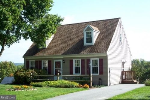 3828 Tarpley Dr, York, PA 17402-5128