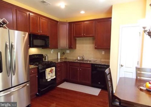 9 Wedgewood Ct, Princeton NJ  08540-6135 exterior